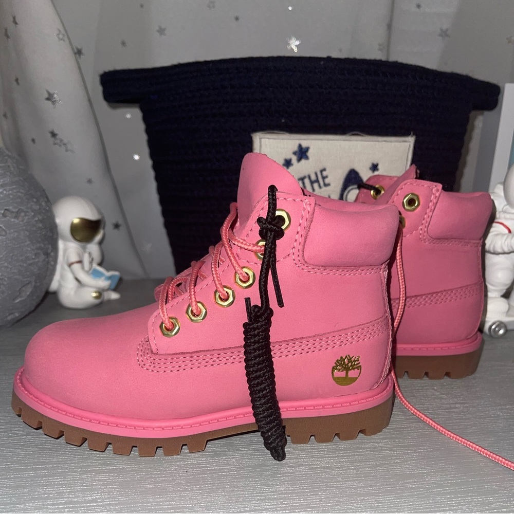 GIRLS TIMBERLAND BOOTS NO BOX . PINK COLOR SIZE 11C